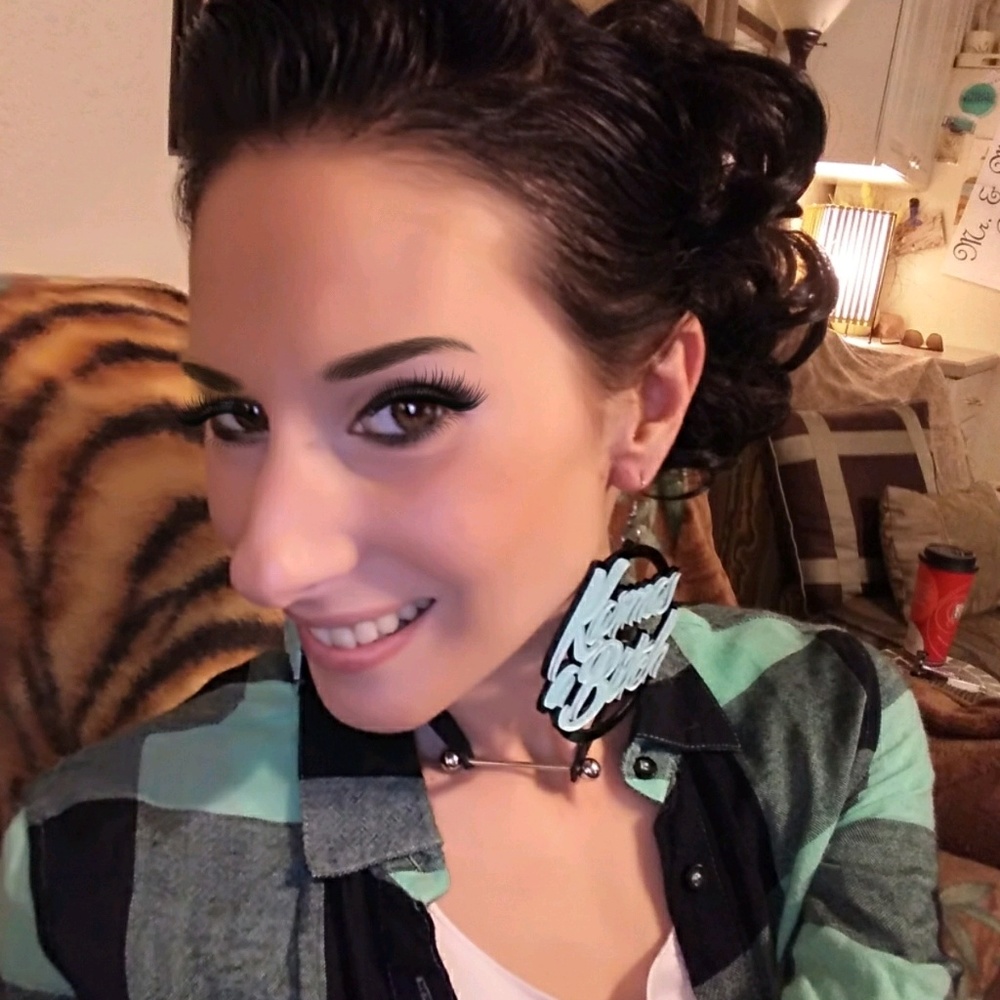 Meet your Posher, Dina